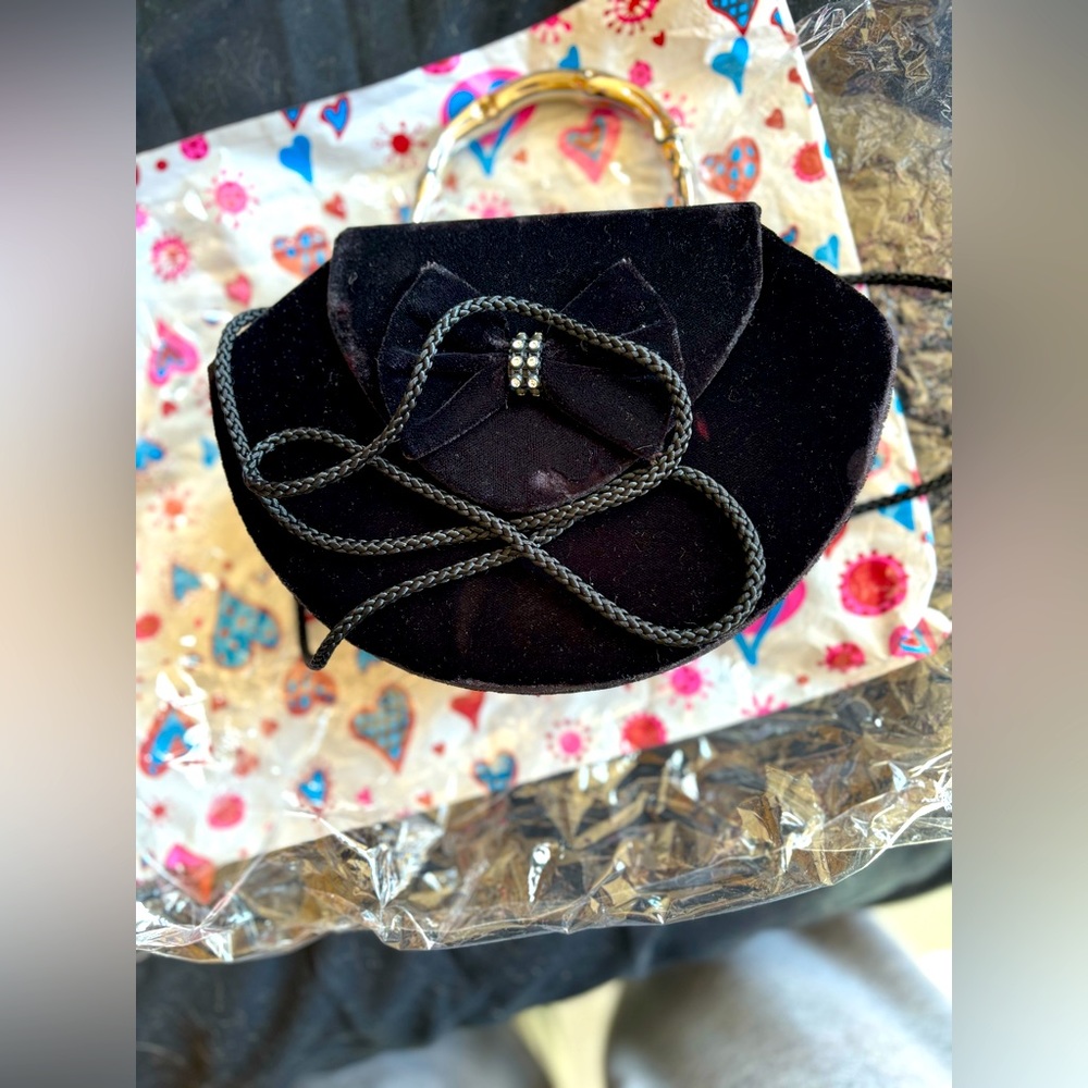 VINTAGE PRE LOVED BLACK VELVET CROSSBODY